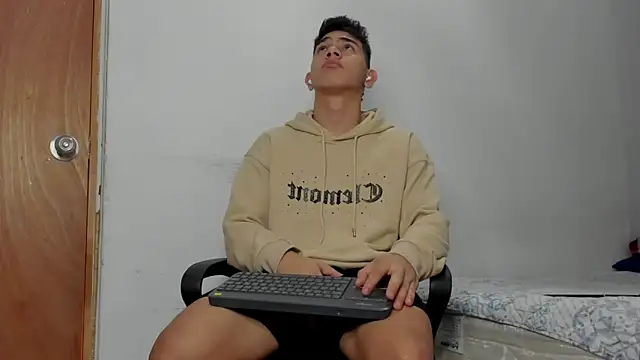 andrew rose  online show from March 27, 3:34 pm