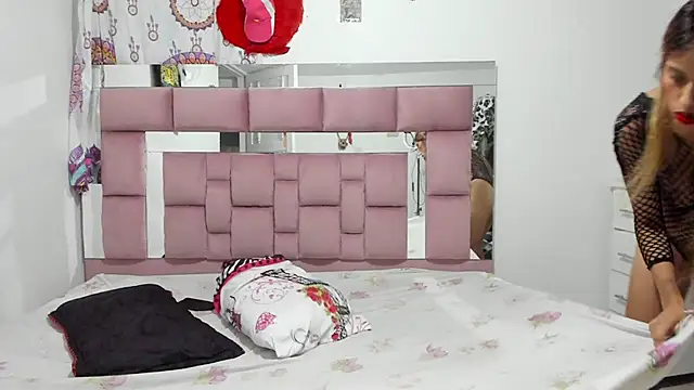 bigcock iris08 online show from December 13, 10:23 pm