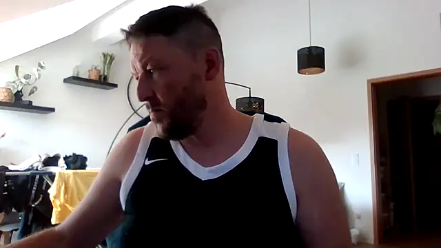 Snapshot of BennyLommy chatting on July 20, 1:35 pm BennyLommy online show from July 20, 1:35 pm