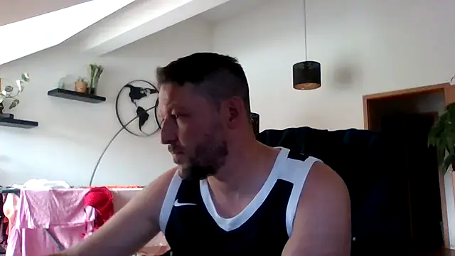 Snapshot of BennyLommy chatting on July 22, 11:13 am BennyLommy online show from July 22, 11:13 am