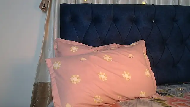 Snapshot of Jen_jennyy1 chatting on January 22, 10:29 am Jen jennyy1 online show from January 22, 10:29 am