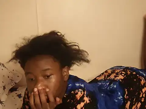 Snapshot of Novah_ chatting on December 21, 7:56 am Novah online show from December 21, 7:56 am