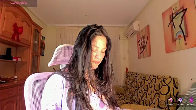 Snapshot of bella_apont chatting on February 17, 6:26 pm bella apont online show from February 17, 6:26 pm