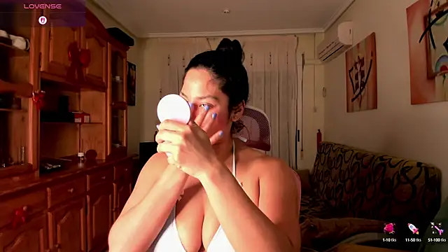 Snapshot of bella_apont chatting on March 21, 8:50 pm bella apont online show from March 21, 8:50 pm