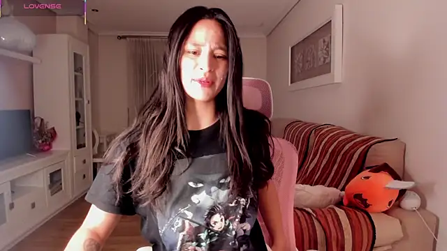 bella apont online show from November 9, 8:18 pm