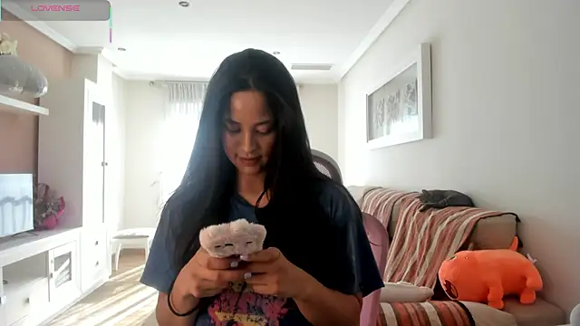 bella apont online show from November 17, 11:27 am