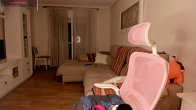 bella apont online show from December 18, 9:43 pm