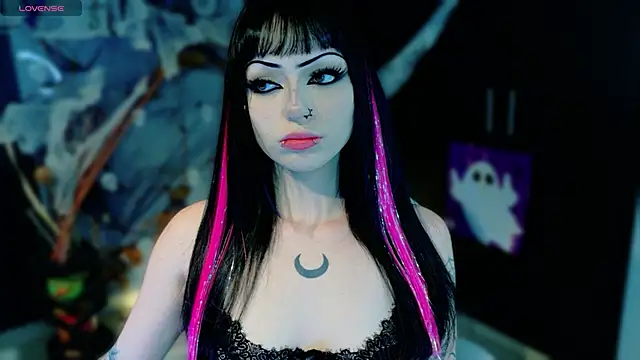 Madison Jackson online show from October 14, 9:15 pm