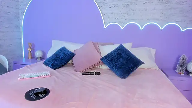 Giaa Ross online show from December 18, 7:42 pm