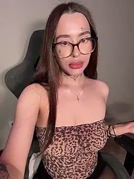 Snapshot of fuckdoll_18 chatting on February 27, 2:06 pm fuckdoll 18 online show from February 27, 2:06 pm