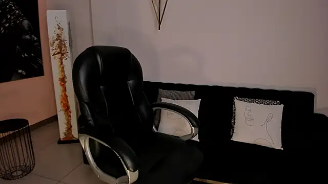 CharlotteCox  online show from January 30, 11:55 am