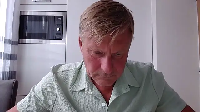 johnnym1 online show from September 25, 10:41 am