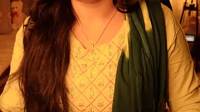 Snapshot of Spice-Summi chatting on August 3, 6:55 pm Spice-Summi online show from August 3, 6:55 pm