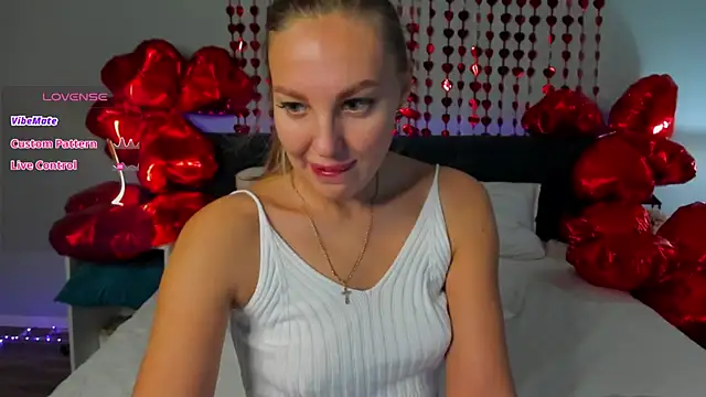 Kelly Hardy online show from February 15, 12:04 am