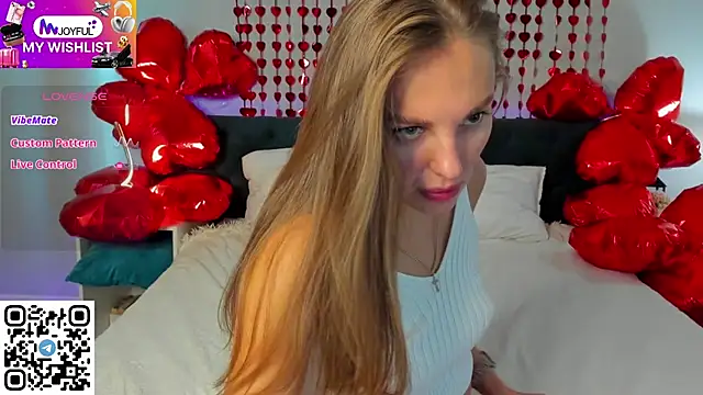 Kelly Hardy online show from February 15, 3:09 am