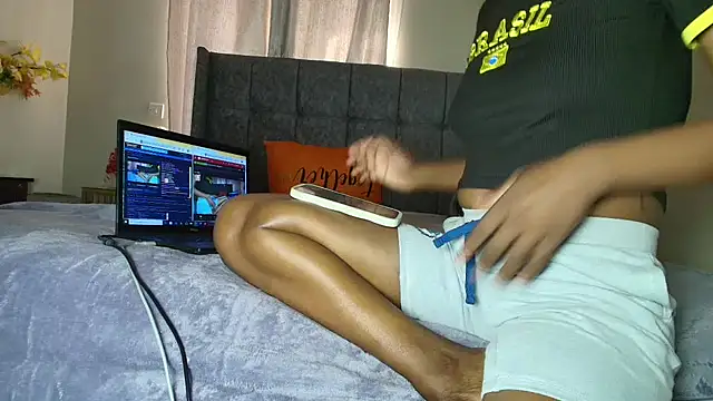 t-NaughtyLicia online show from January 6, 6:28 am