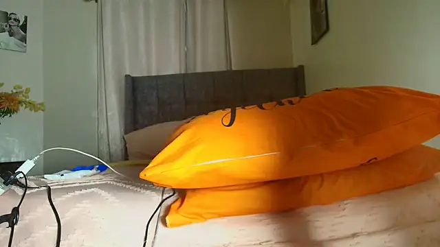 t-NaughtyLicia online show from April 30, 5:14 am