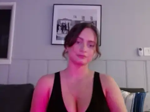 Snapshot of Sophie_Raegan chatting on February 24, 8:17 am Sophie Raegan online show from February 24, 8:17 am