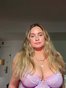 Snapshot of Sophie_Raegan chatting on March 7, 7:44 pm Sophie Raegan online show from March 7, 7:44 pm