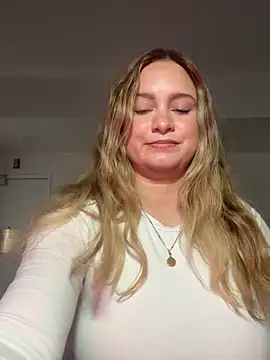 Snapshot of Sophie_Raegan chatting on March 12, 7:42 pm Sophie Raegan online show from March 12, 7:42 pm