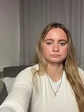 Snapshot of Sophie_Raegan chatting on April 7, 1:55 pm Sophie Raegan online show from April 7, 1:55 pm