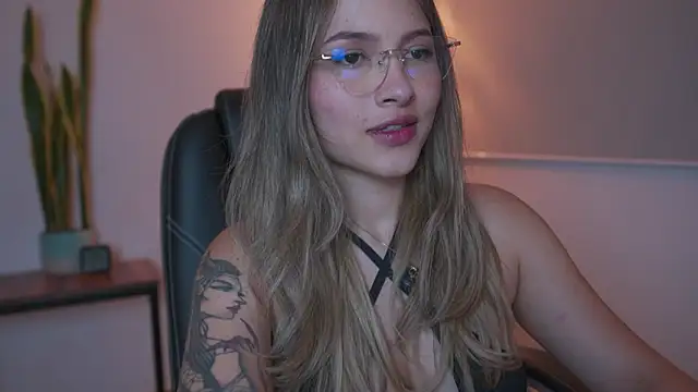 AyraSmith  online show from March 3, 12:17 am