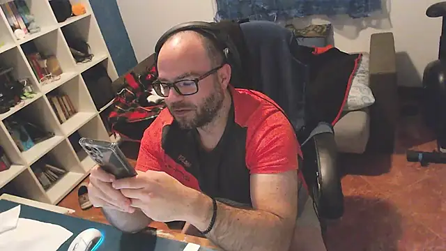 Snapshot of ravingr4d4 chatting on March 7, 12:58 am ravingr4d4 online show from March 7, 12:58 am