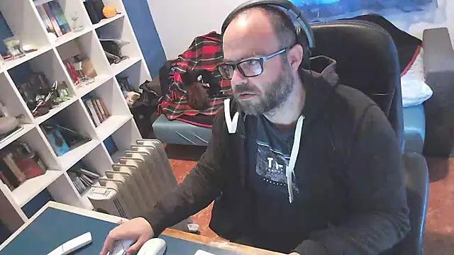 Snapshot of ravingr4d4 chatting on March 21, 9:01 am ravingr4d4 online show from March 21, 9:01 am