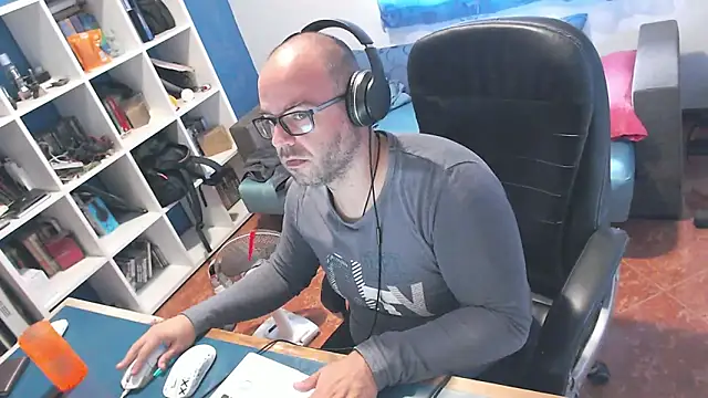 Snapshot of ravingr4d4 chatting on September 12, 9:31 am ravingr4d4 online show from September 12, 9:31 am