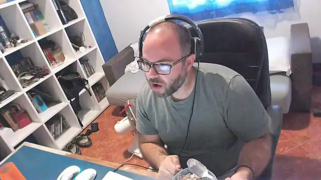 Snapshot of ravingr4d4 chatting on October 1, 8:09 am ravingr4d4 online show from October 1, 8:09 am