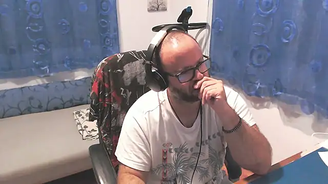 Snapshot of ravingr4d4 chatting on October 2, 10:28 pm ravingr4d4 online show from October 2, 10:28 pm