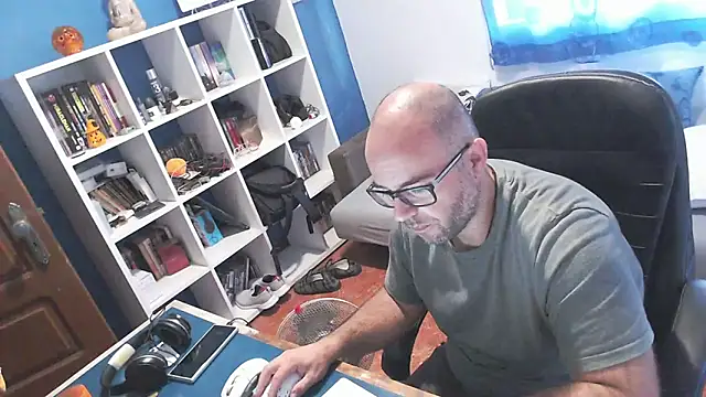 Snapshot of ravingr4d4 chatting on October 13, 8:03 am ravingr4d4 online show from October 13, 8:03 am