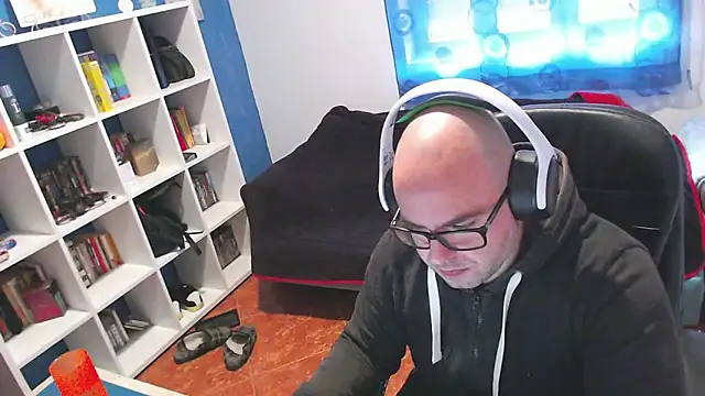 ravingr4d4 online show from December 17, 9:37 am