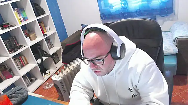 ravingr4d4 online show from December 18, 10:21 am