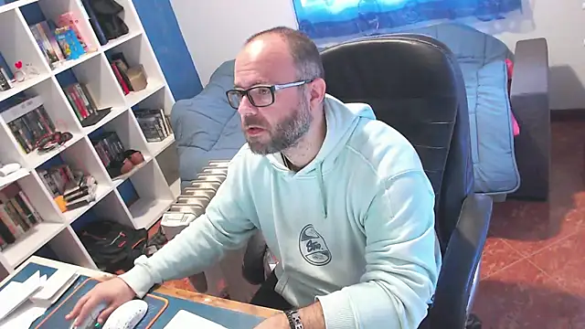 ravingr4d4 online show from March 27, 9:10 am