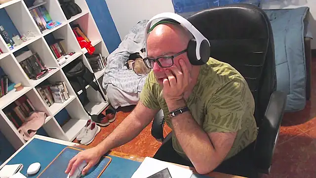 ravingr4d4 online show from May 19, 10:16 pm