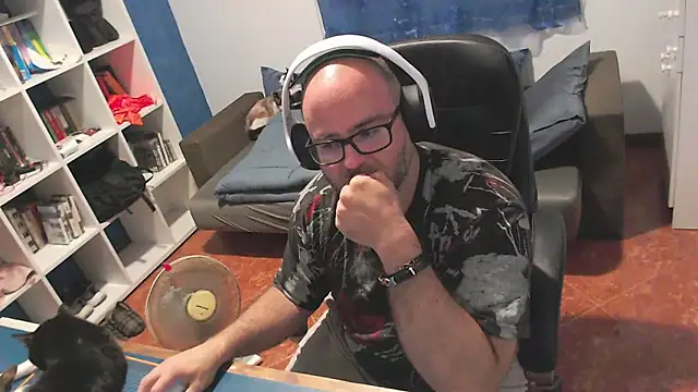ravingr4d4 online show from May 28, 10:07 pm