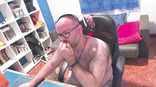 ravingr4d4 online show from June 21, 8:55 pm
