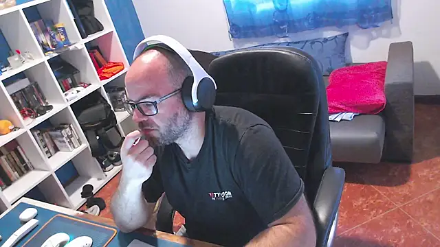 ravingr4d4 online show from June 26, 8:08 am