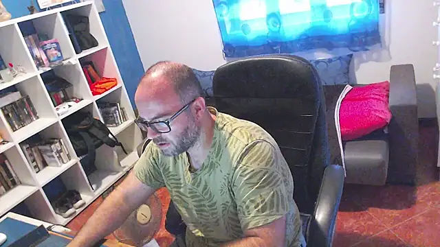 ravingr4d4 online show from June 30, 8:15 am