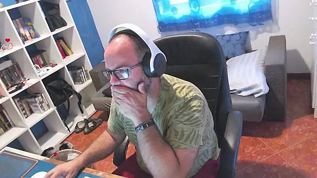 ravingr4d4 online show from July 10, 8:07 am