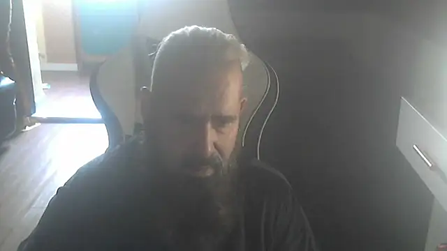 Snapshot of maseurbeardedpig chatting on October 31, 10:49 am maseurbeardedpig online show from October 31, 10:49 am