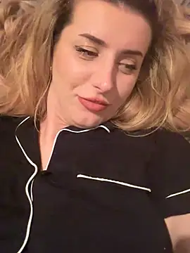 Snapshot of RoxxyDallas chatting on March 9, 10:30 pm RoxxyDallas online show from March 9, 10:30 pm