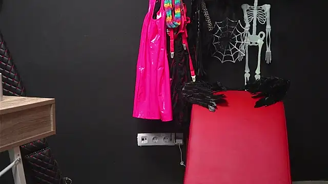 Snapshot of CelineConner chatting on October 30, 5:09 am CelineConner online show from October 30, 5:09 am