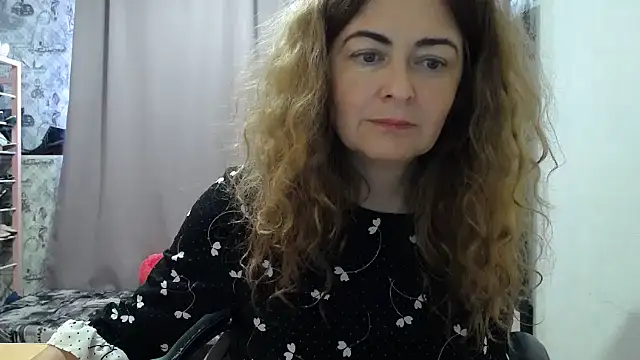 Snapshot of Helen1974 chatting on June 7, 7:12 am Helen1974 online show from June 7, 7:12 am