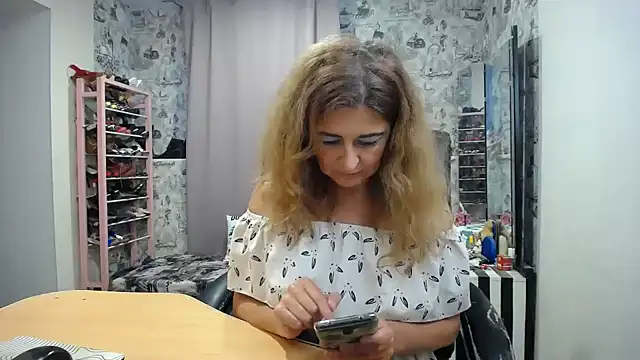 Snapshot of Helen1974 chatting on June 22, 2:25 pm Helen1974 online show from June 22, 2:25 pm