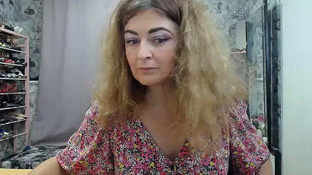 Snapshot of Helen1974 chatting on June 25, 5:28 pm Helen1974 online show from June 25, 5:28 pm