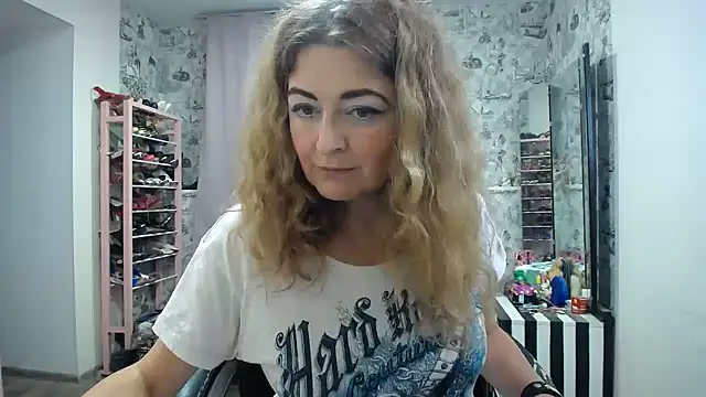 Snapshot of Helen1974 chatting on June 28, 5:30 pm Helen1974 online show from June 28, 5:30 pm