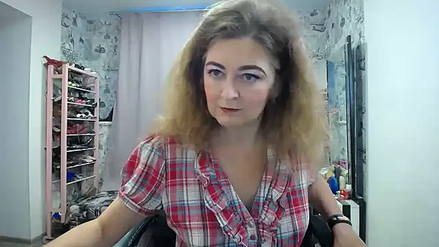 Snapshot of Helen1974 chatting on June 30, 3:24 pm Helen1974 online show from June 30, 3:24 pm