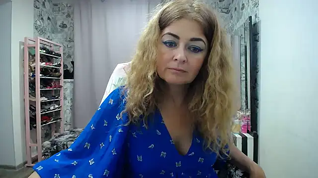 Snapshot of Helen1974 chatting on July 10, 9:39 pm Helen1974 online show from July 10, 9:39 pm